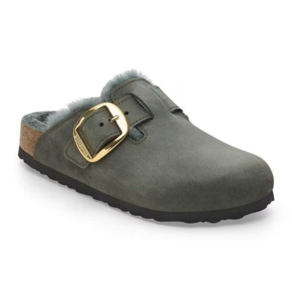 Birkenstock Boston Big Buckle Shearling Clogs
Thyme Suede - Womens